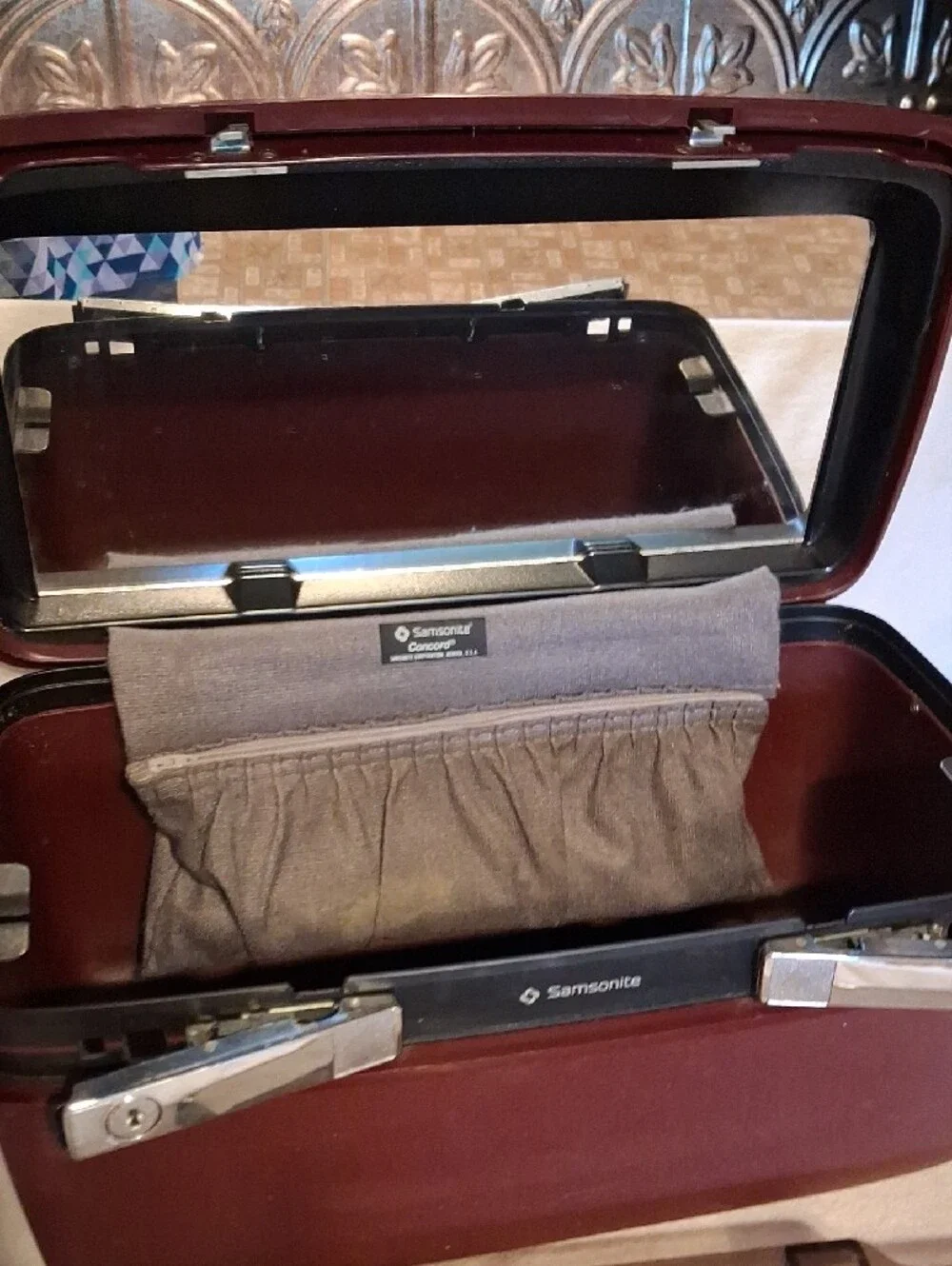 Samsonite Maroon Hard Shell Train Case with Smoky Tray And Mirror